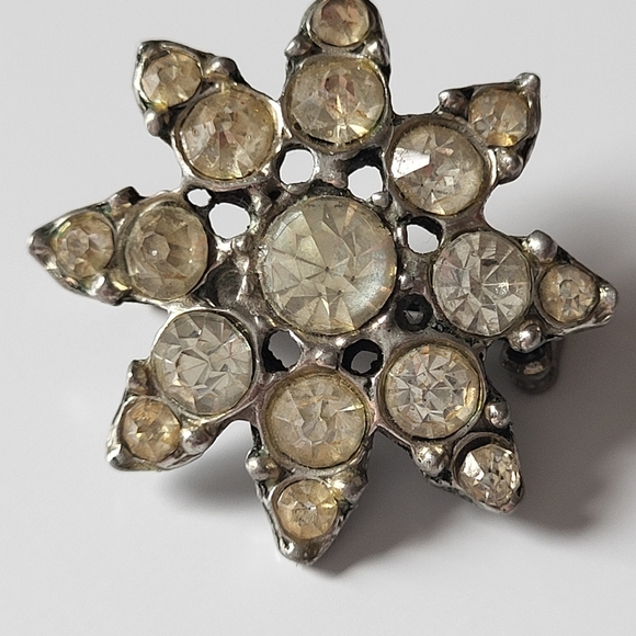 Vintage Silver Tone and Clear Rhinestone Star Snowflake Brooch - Picture 13 of 13